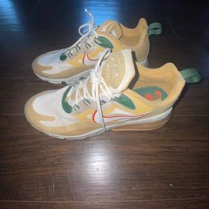 Nike 270 Air Max React Size 10